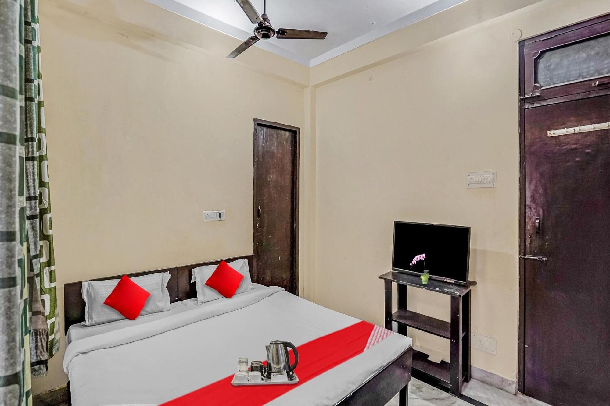 Hotel Oyo Flagship 70209 Alpha One Greater Noida Exterior foto